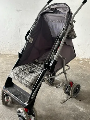 Carrinho de bebê - Usado porém em ótimo estado 