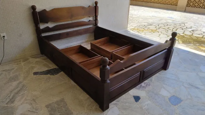 Cama de Imbuia maciça