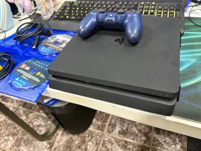 PlayStation 4 slim 1tb