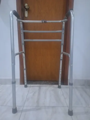 ANDADOR DE ALUMÍNIO DOBRÁVEL - SEMINOVO