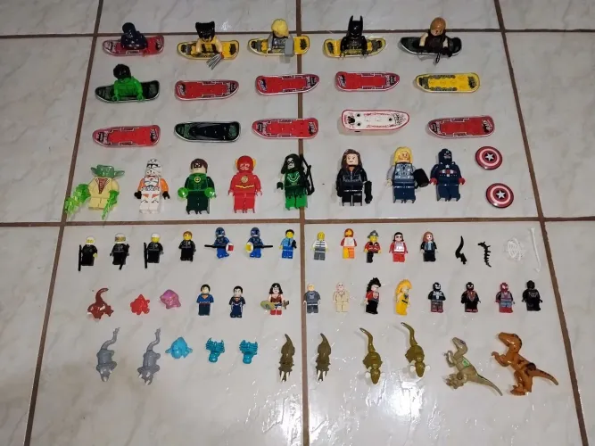 Vendo coleção de brinquedos Lego 