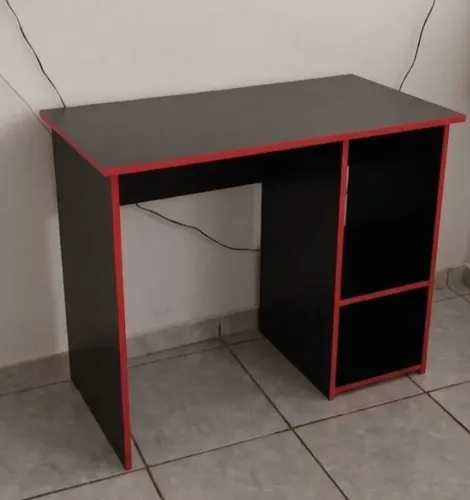 Mesa para Computador / Escritório ? Preto com Vermelho