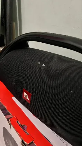 JBL BOMBOX ORIGINAL EM ESTADO DE NOVO!!!