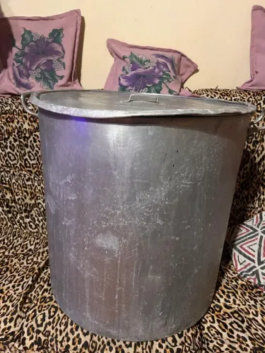 Vende-se panelão de 100 litros próprio para cozinhar maniçoba