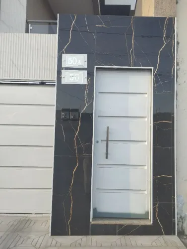 Apartamento no térreo/casa próximo ao Centro perto de tudo ,em cima é outro apartamento,