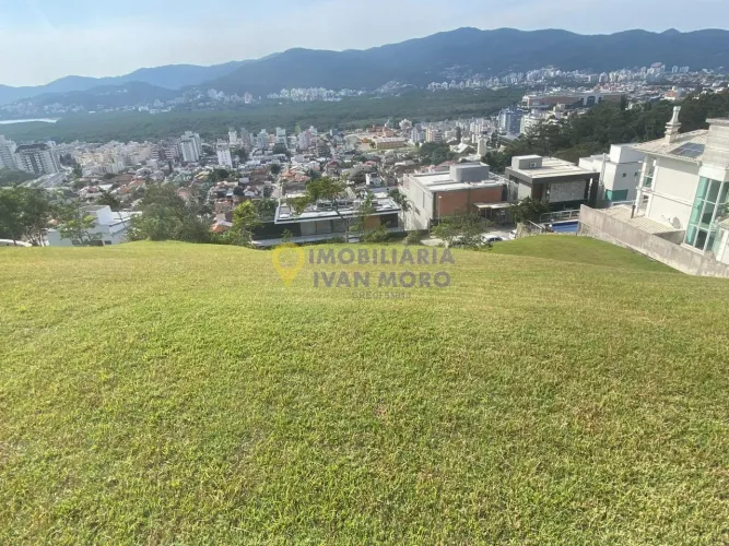 Terreno à venda em Trindade - Florianópolis - SC