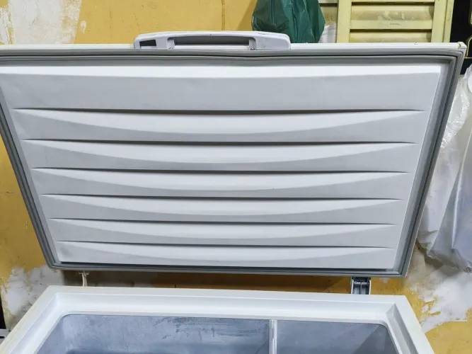 Vendo freezer semi novo 
