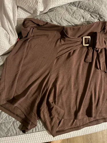 Short marrom