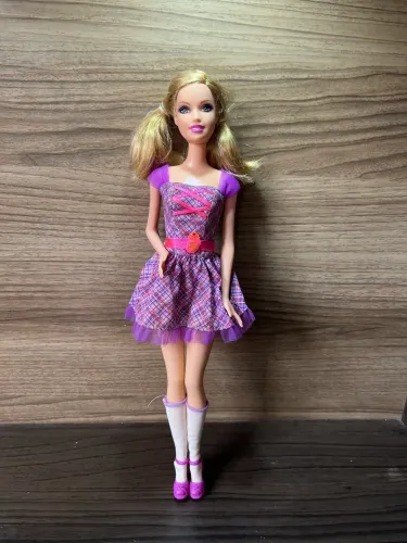 Boneca Barbie Delancy Escola de princesas