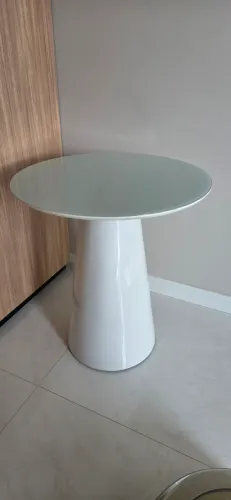 Mesa de jantar formato cone