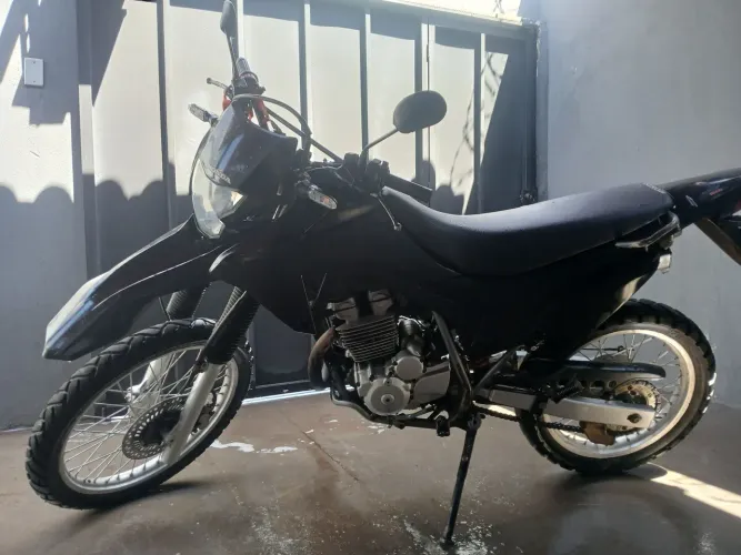 Vendo tornado ano 2003 porém toda revisada é com roupa da nova tornado