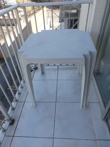 Mesa de plástico 4 lugares (apenas a mesa)