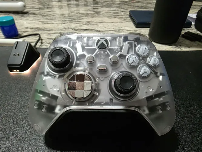 Controle Xbox Series com carcaça e botões personalizados
