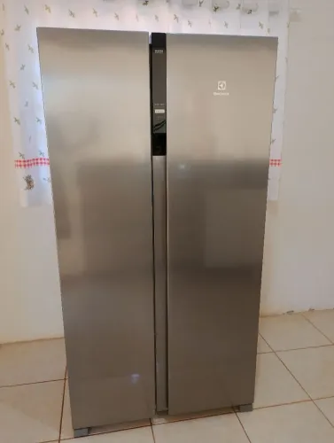 geladeira duas portas side by side Electrolux IS4S