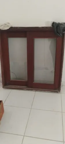 Janela Massaranduba com vidros