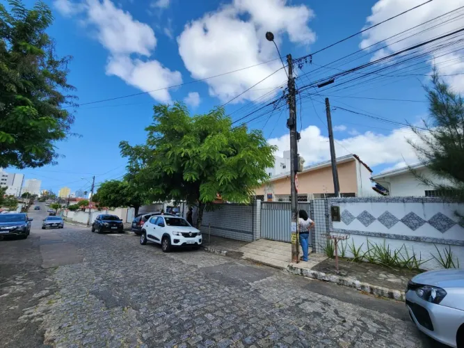Casa com 3 dormitórios à venda por R$ 650.000 - Expedicionários - João Pessoa/PB