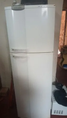 Vendo geladeira electroluz