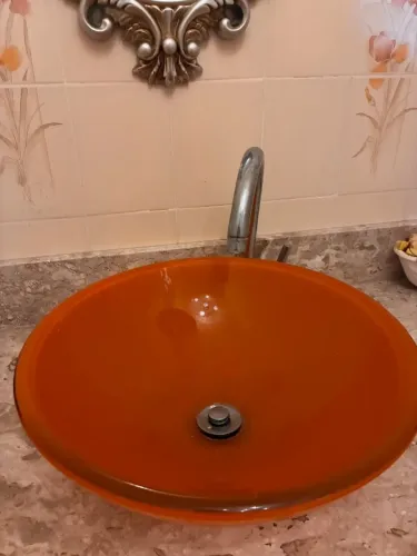 Conjunto de espelho e cuba de vidro para lavabo