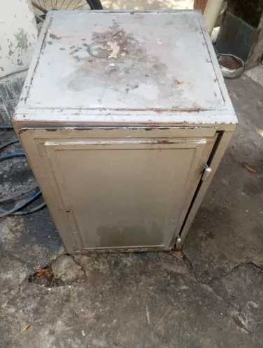 Armário Metálico Antigo de Ferro (Gabinete Industrial / Oficina/Antigo cofre 