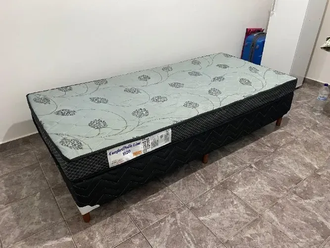 Cama box e colchão semi-novo solteiro