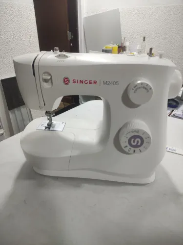 Máquina de costura Singer M-2405 Usada 2 X