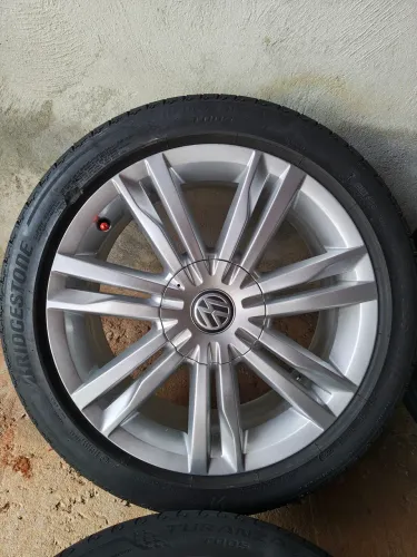 Jogo rodas Golf TSI 5x100 aro 17 com pneus conforme fotos