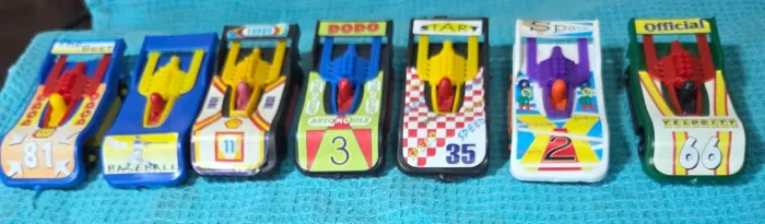 Mini carrinhos em Plastico Duro