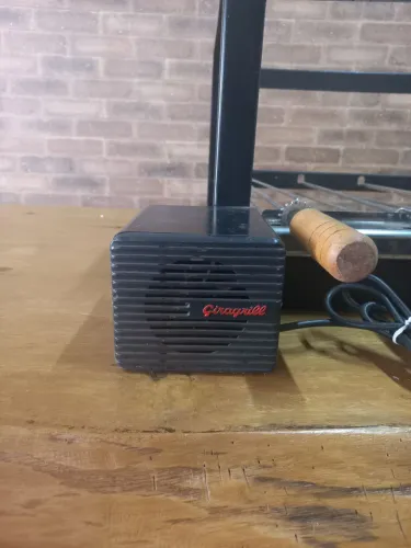 Churrasqueira com grilo giratório