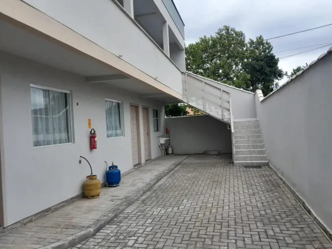 ALUGA-SE KITNET MOBILIADA NO BAIRRO PASSO DO GADO, TUBARÃO