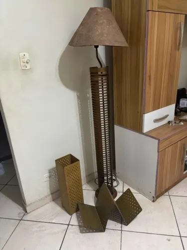Jogo de abajur + Porta CD, com porta revistas e porta guarda chuva em Metal