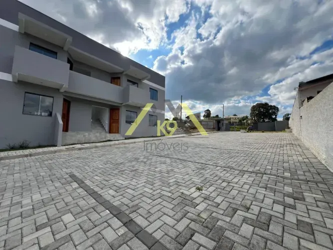 CASAS SOBREPOSTAS NO PARQUE DO EMBU EM COLOMBO