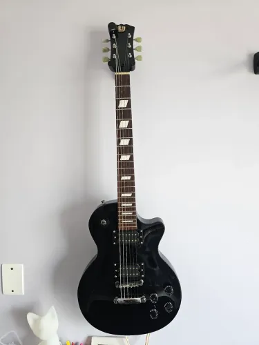 Guitarra les paul L320 em perfeitas condições.