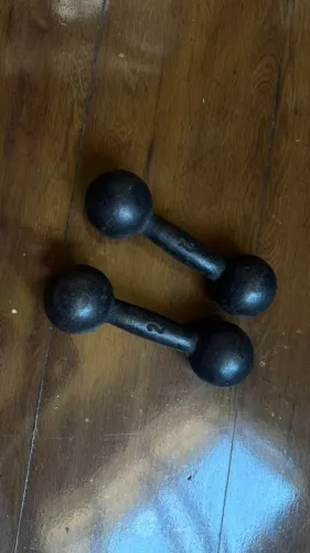 Par de Halteres de Ferro Fundido (Halteres Bola) de 2 kg cada.