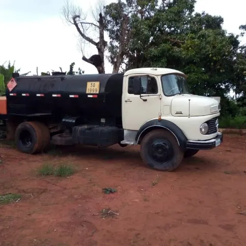 Vendo caminhão espargidor aceito troca por máquina ou carro.