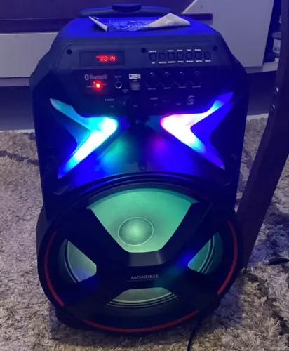 380 caixa grande toda boa bateria não dura muito 