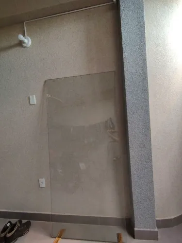 Vidro para mesa bem conservada ( vidro e grosso bem resistente)