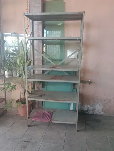 Estante em aço
