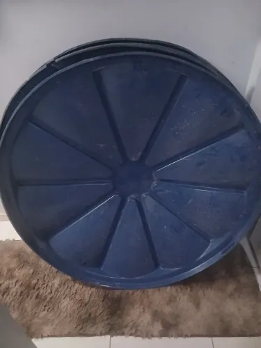 Vendo uma tampa de caixa d.agua.zerada.500.litros telefone *