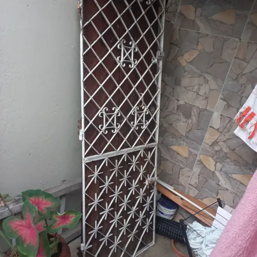 Vendo portão de ferro 