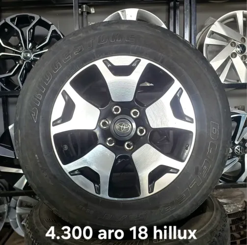 Jogo de rodas aro 18 da Hilux com pneus