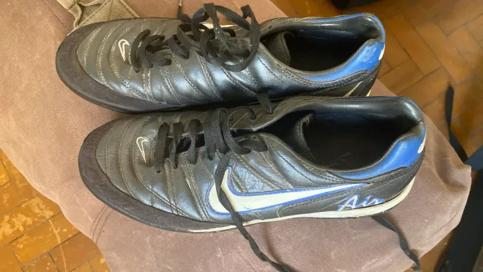 Tênis importado Nike para futebol society