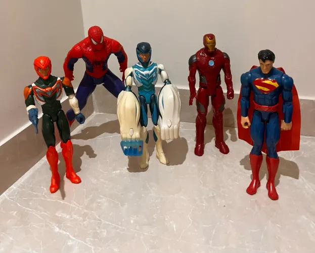 Bonecos Super homem: 59 Max steel: 49 homem de ferro 49 homem aranha 29