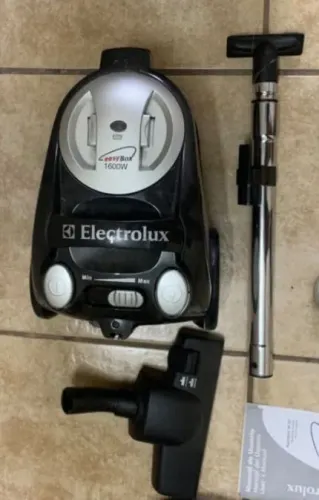 Aspirador de Pó Electrolux Easybox 1600W (Sem Saco) - Completo com Acessórios e Caixa
