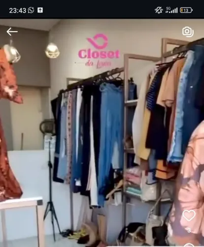 Móveis de loja de roupas
