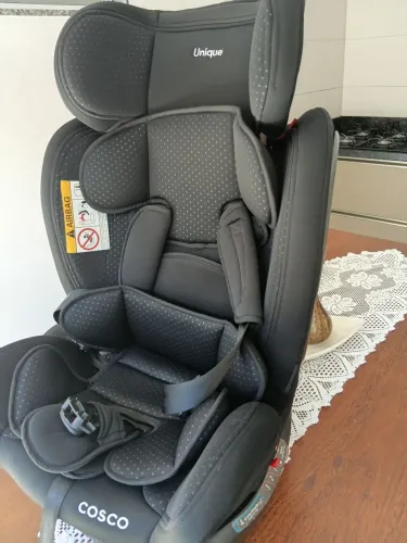 Cadeira para carro por 500.00 bem novinha