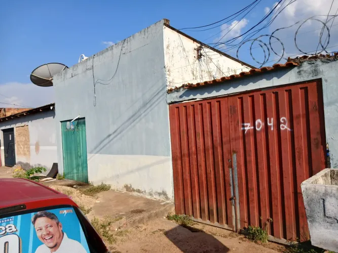 Alugo ótima casa aponiã