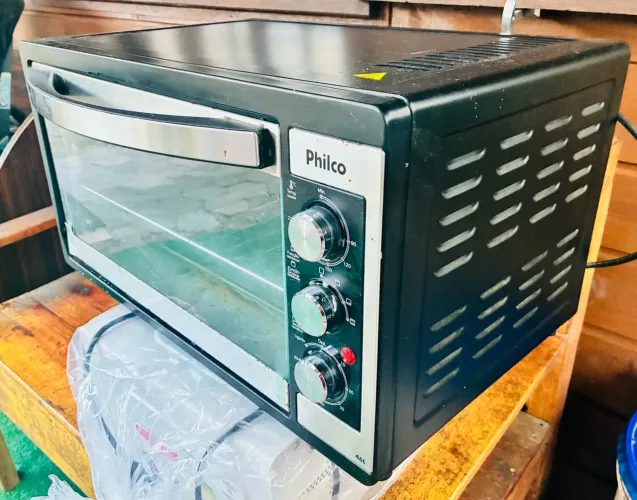 Microondas novo e forno usado em bom estado.