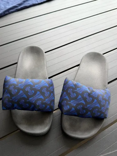 Chinelo Slide Burberry Monograma TB Padded Azul e Preto