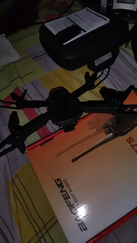 Mini Drone LSRC LS-E88 com Câmera HD Preto Dobrável 2 Baterias FPV Wi-Fi