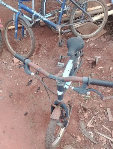 Bicicletas aproveitamento de peças